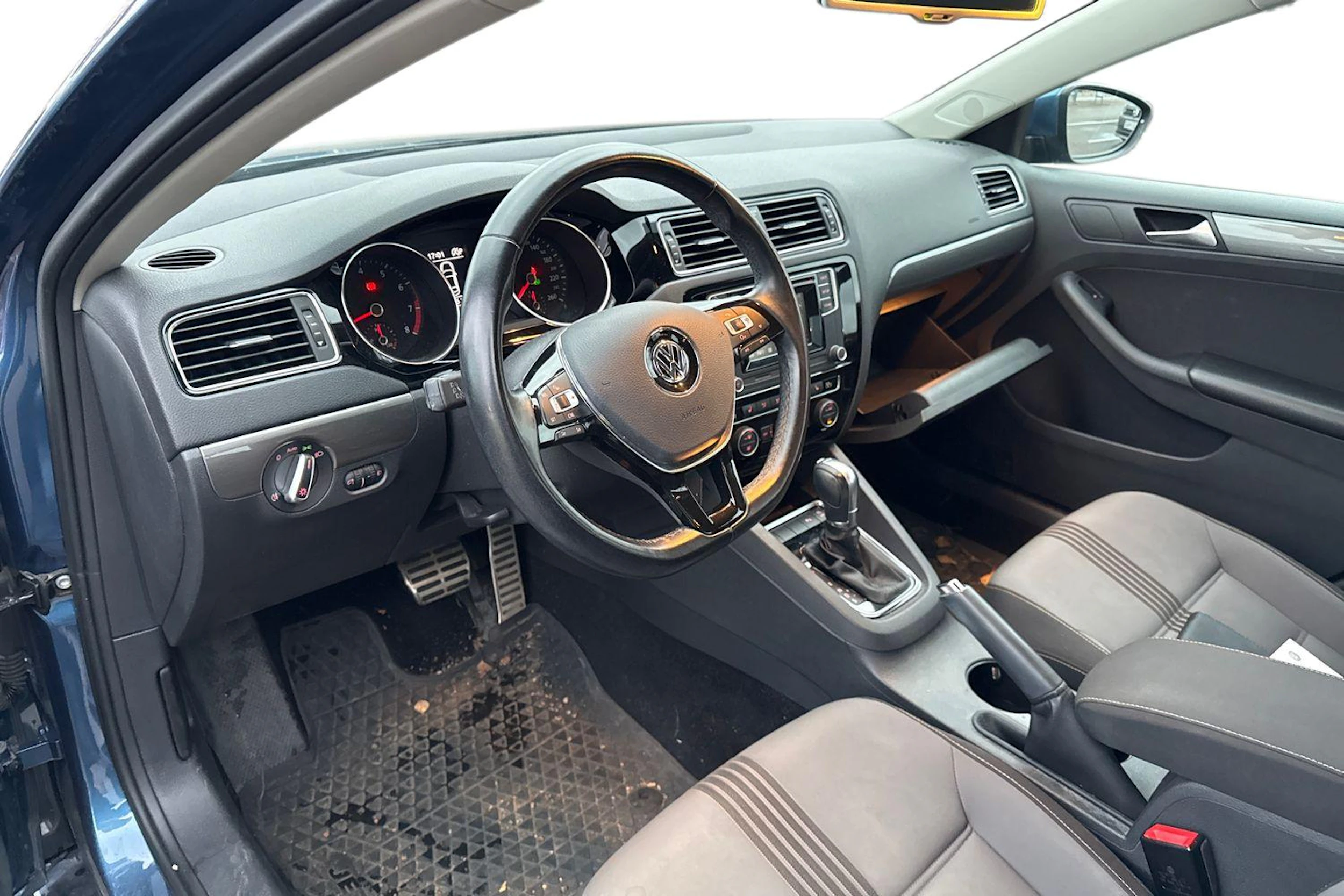 sininen Volkswagen Jetta 2017 kuva 3.