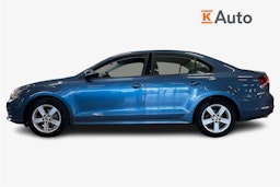 sininen Volkswagen Jetta 2017 kuva 6.