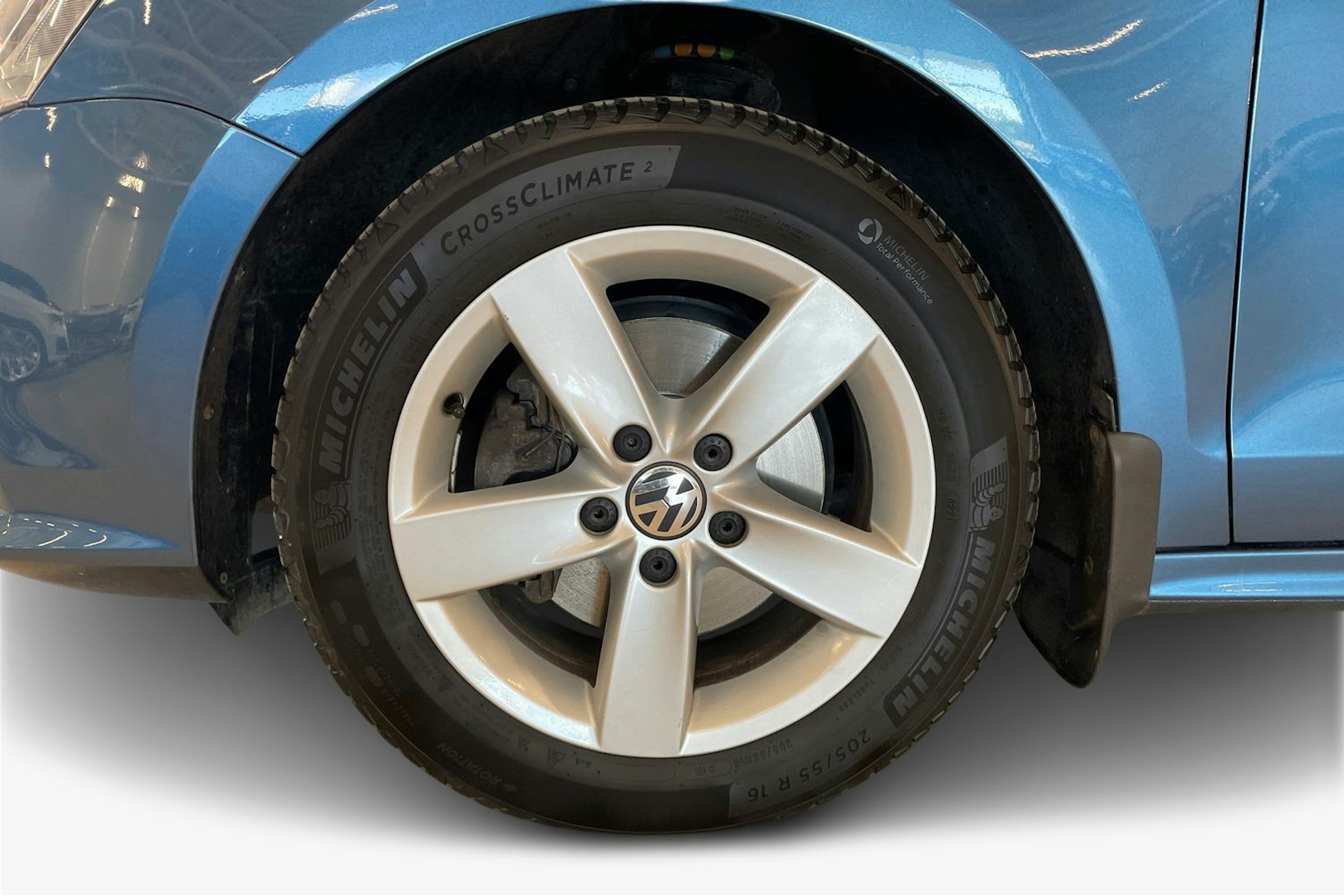 sininen Volkswagen Jetta 2017 kuva 11.