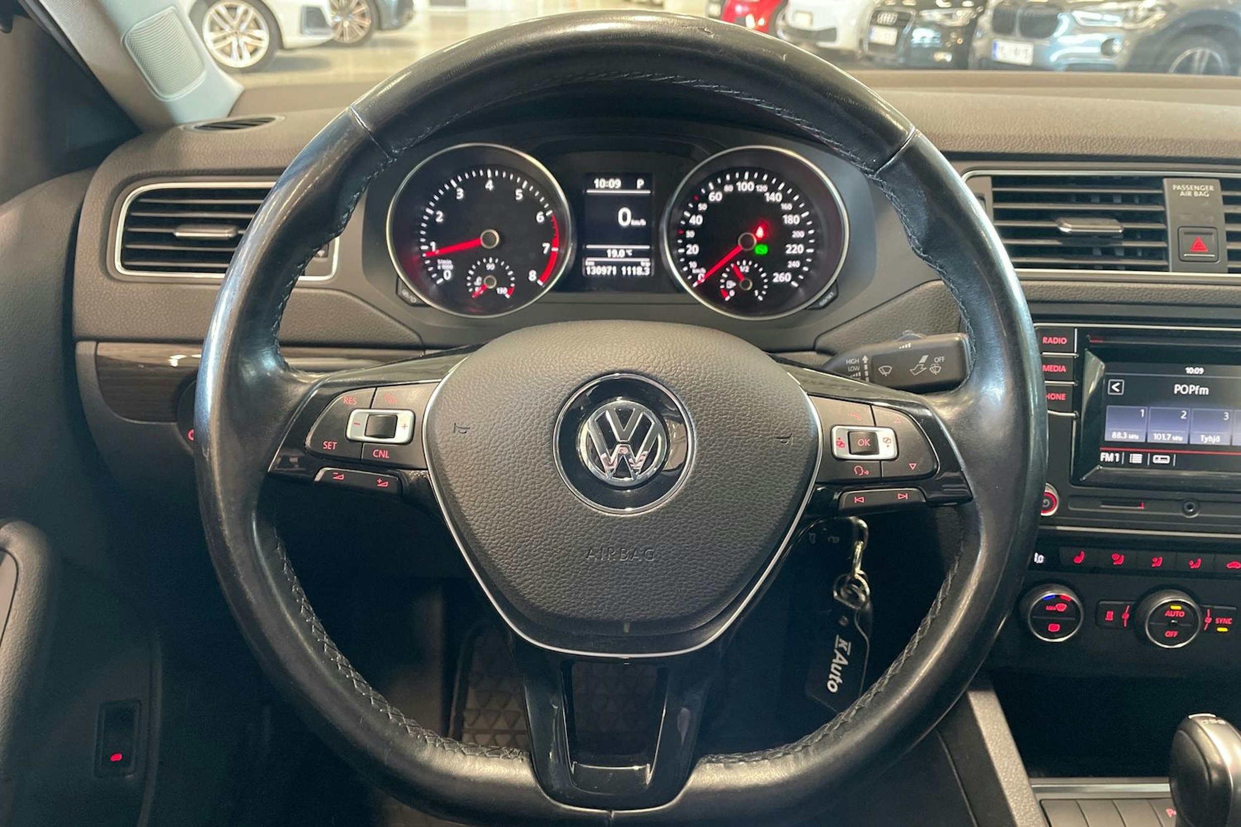 sininen Volkswagen Jetta 2017 kuva 14.