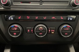 sininen Volkswagen Jetta 2017 kuva 22.