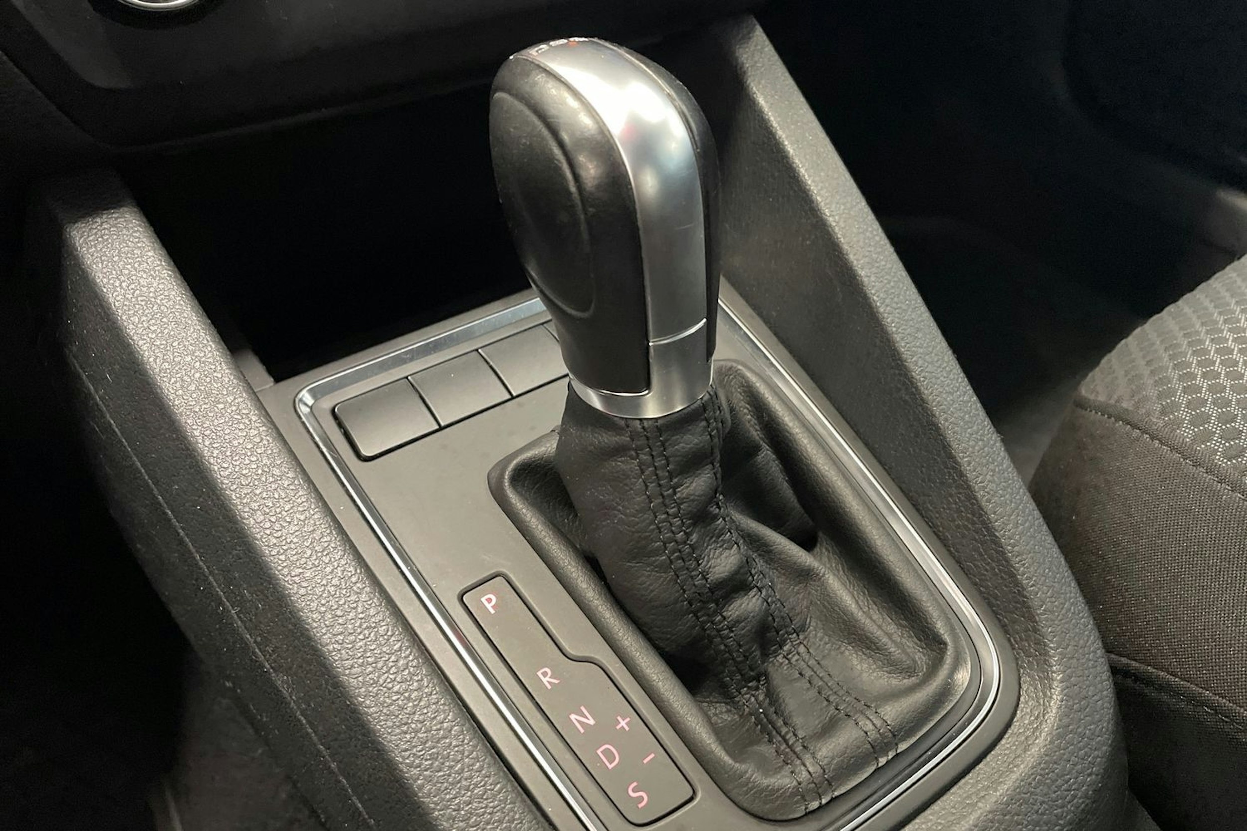 sininen Volkswagen Jetta 2017 kuva 24.