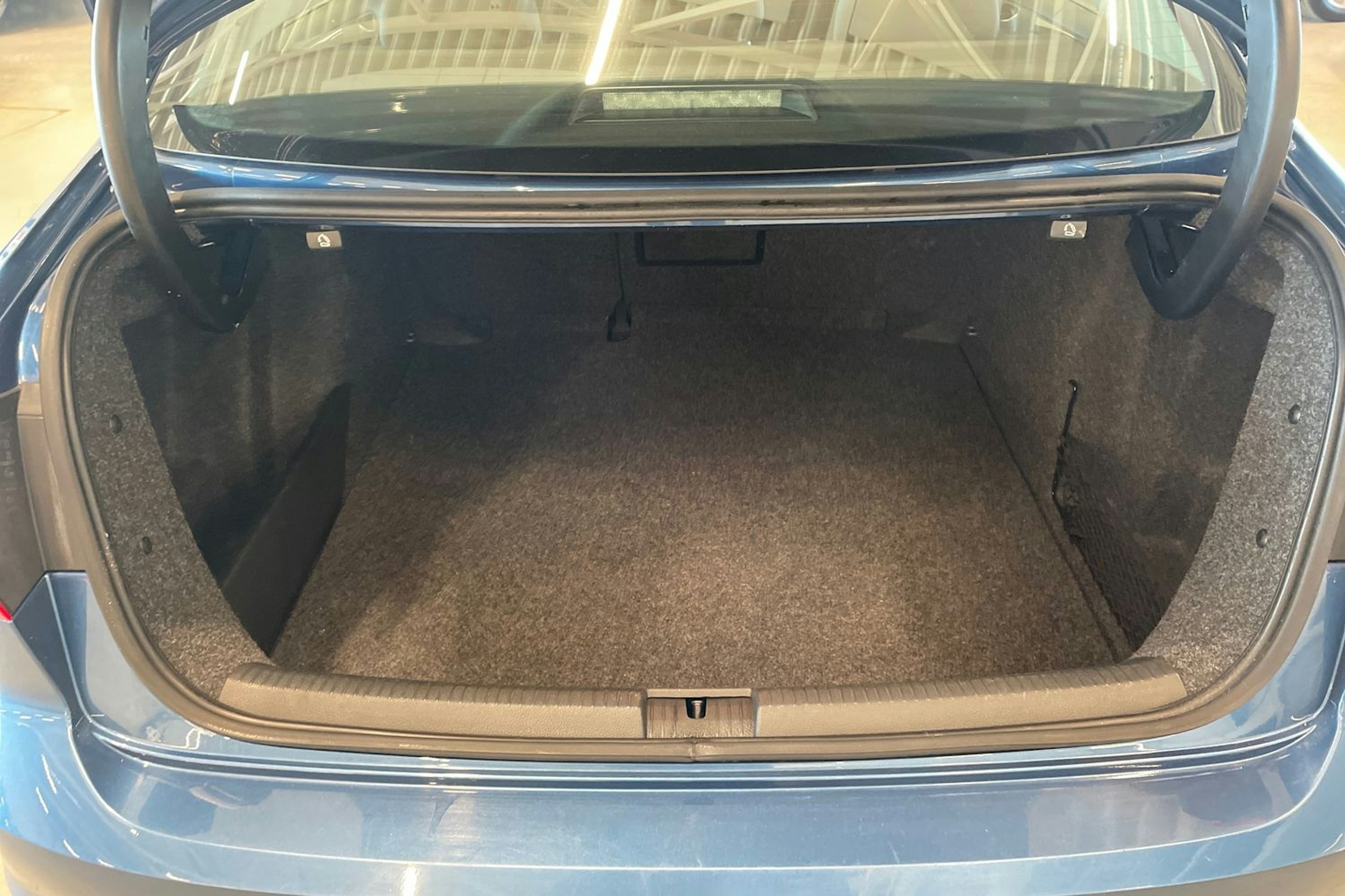 sininen Volkswagen Jetta 2017 kuva 29.