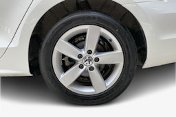 valkoinen Volkswagen Jetta 2017 kuva 11.