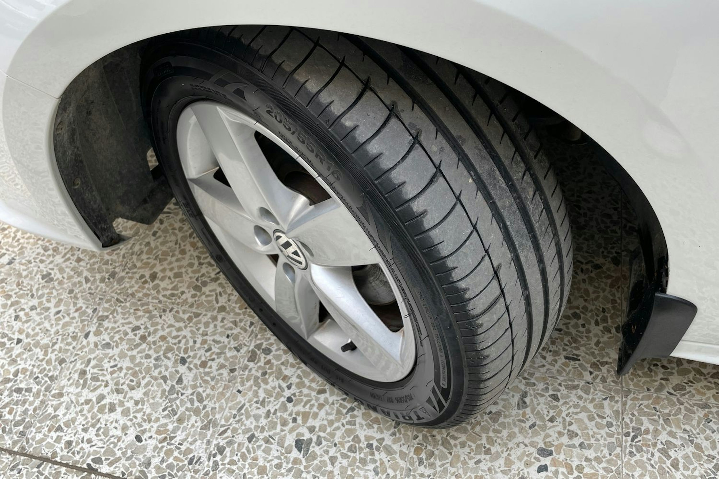 valkoinen Volkswagen Jetta 2017 kuva 13.