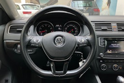 valkoinen Volkswagen Jetta 2017 kuva 21.