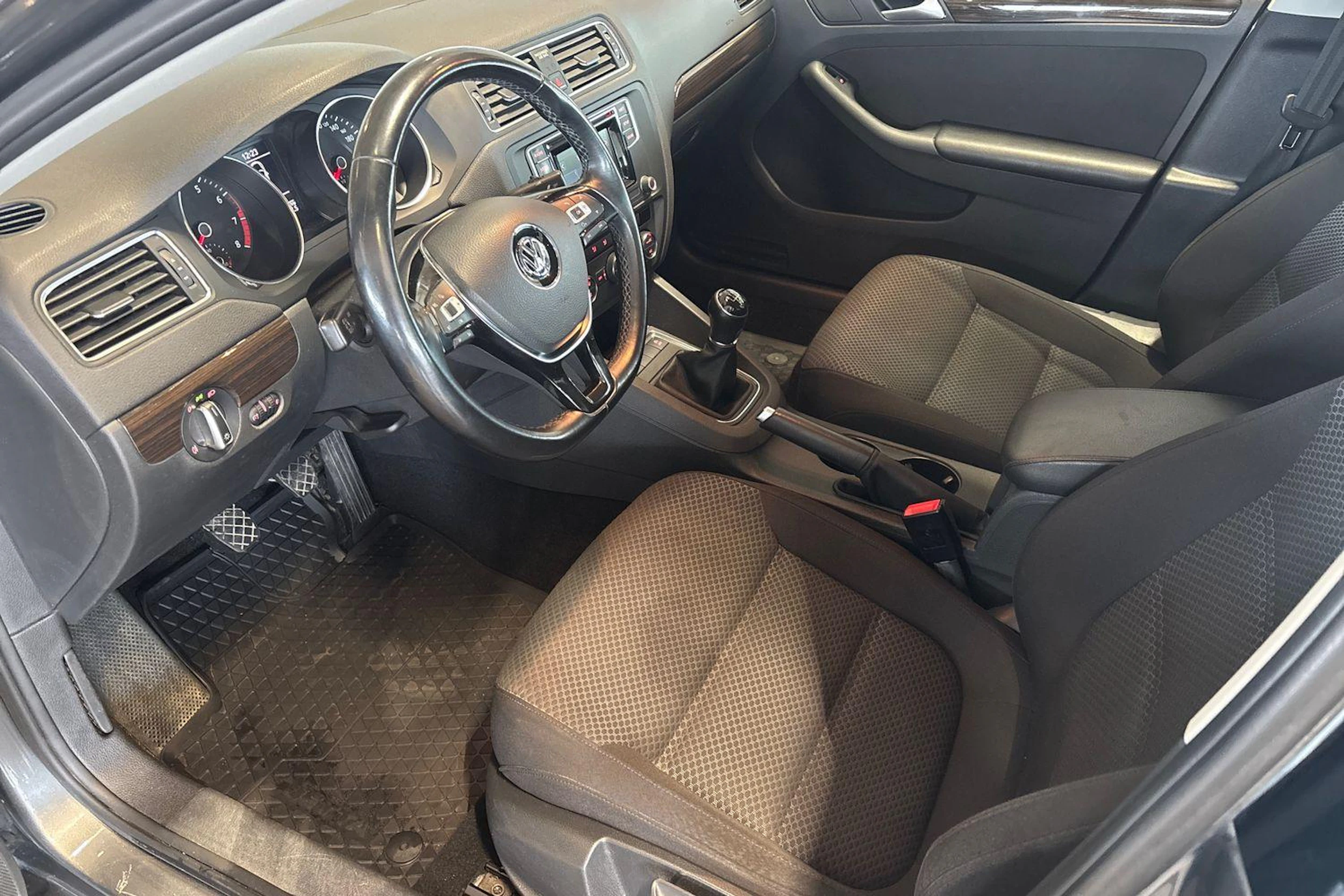 Harmaa Volkswagen JETTA 2018 kuva 6.