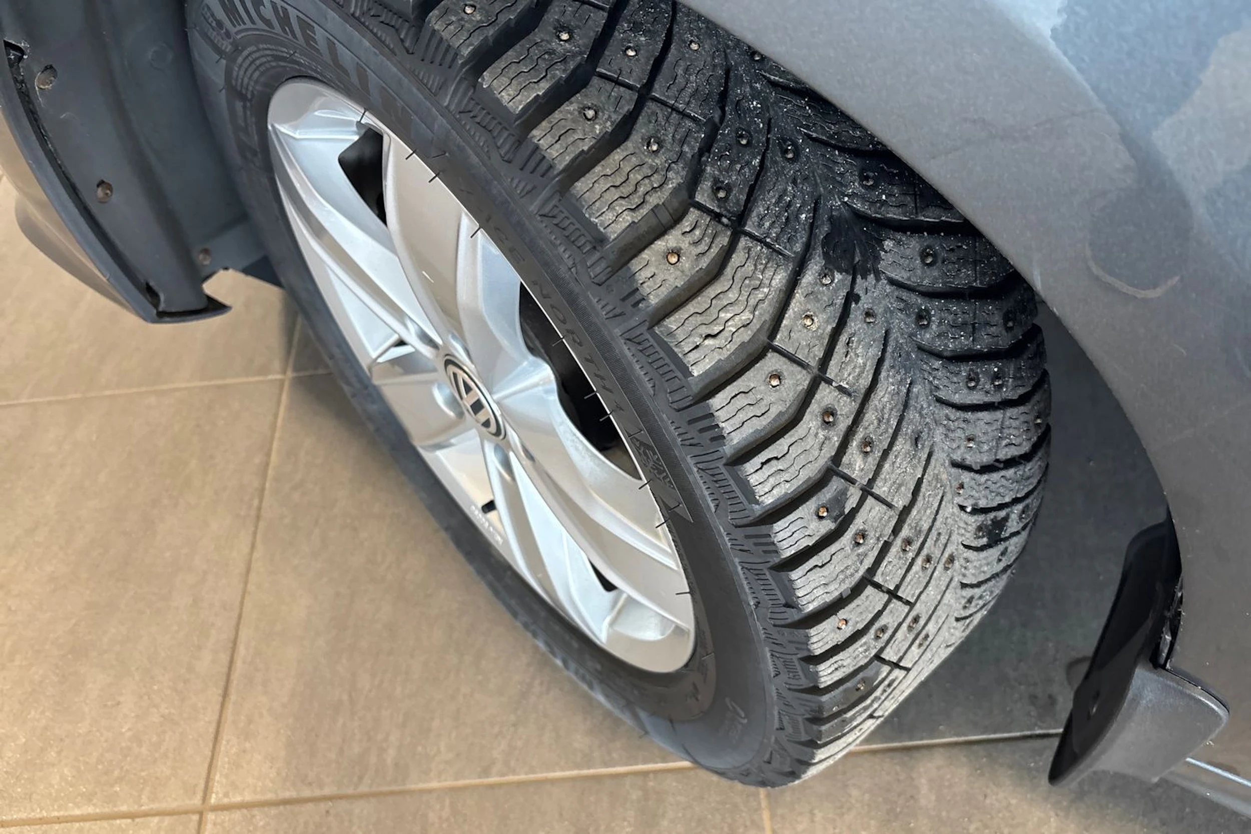 Harmaa Volkswagen JETTA 2018 kuva 10.