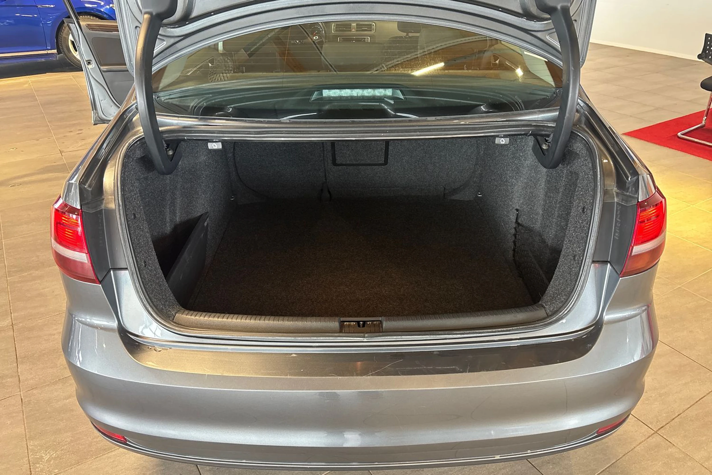 Harmaa Volkswagen JETTA 2018 kuva 15.