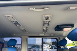 sininen Volkswagen Multivan 2004 kuva 5.