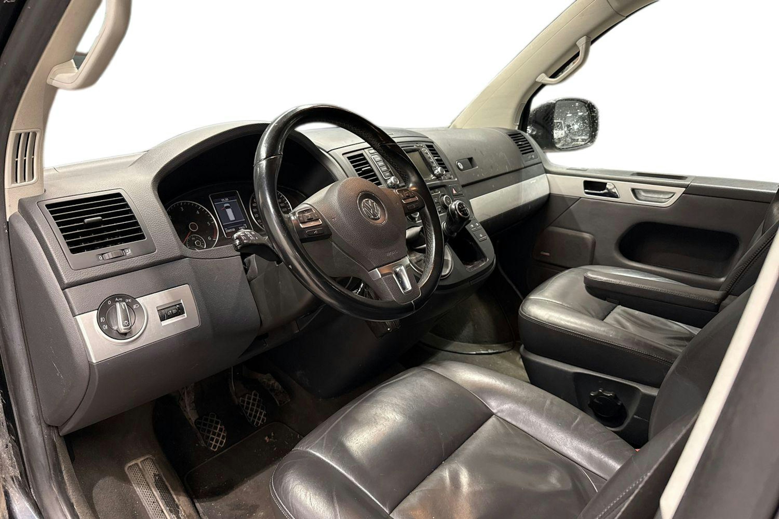musta Volkswagen Multivan 2011 kuva 3.