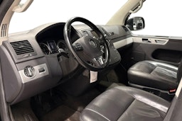 musta Volkswagen Multivan 2011 kuva 7.