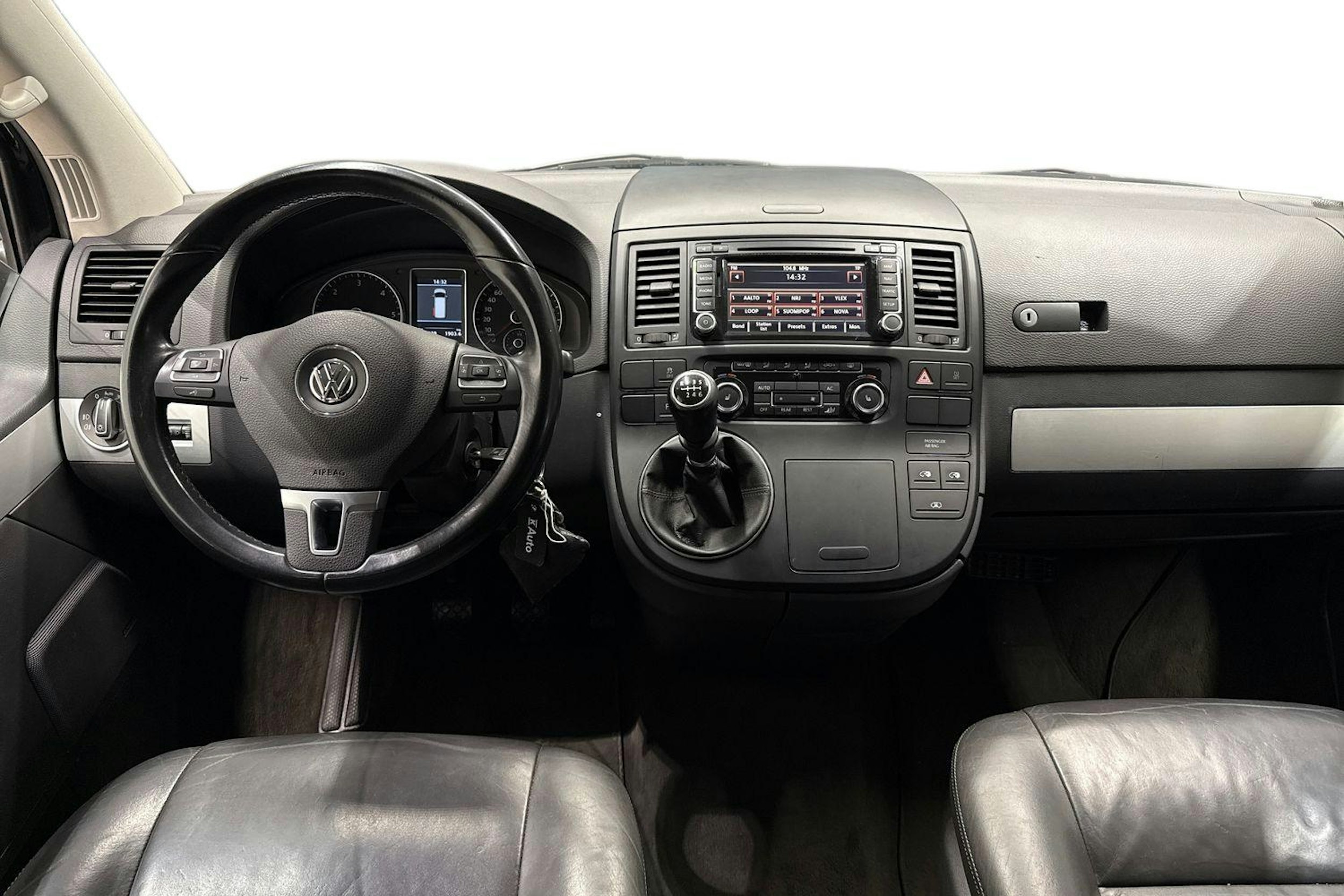 musta Volkswagen Multivan 2011 kuva 9.