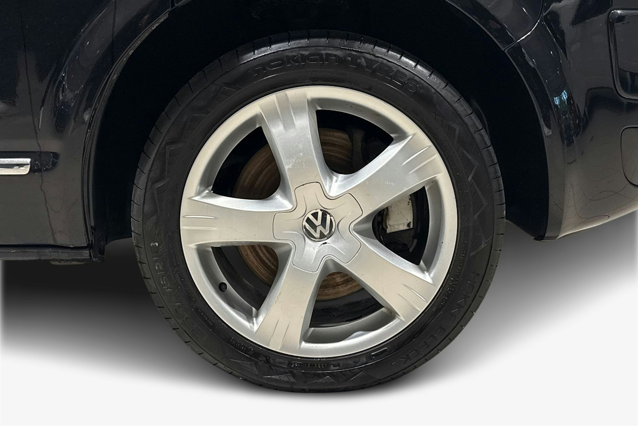 musta Volkswagen Multivan 2011 kuva 11.