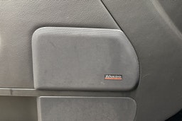 musta Volkswagen Multivan 2011 kuva 20.