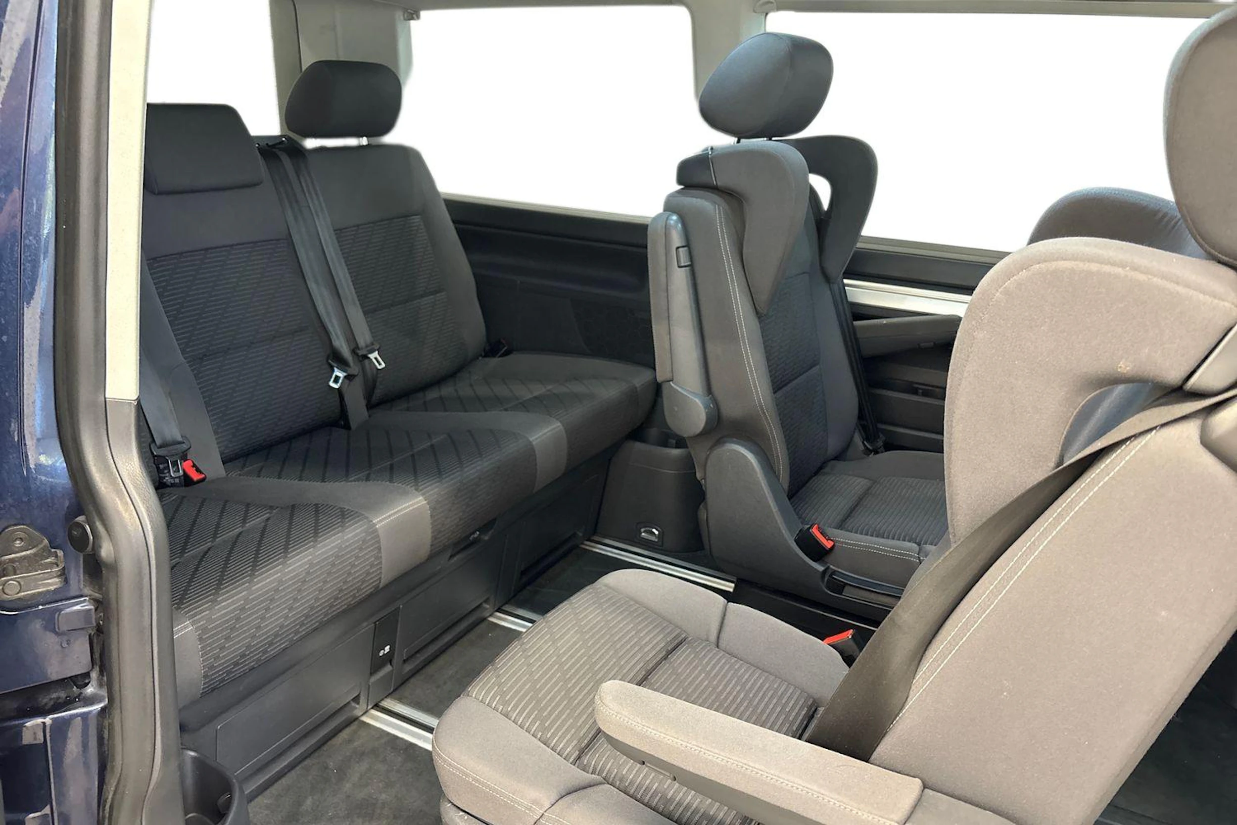 sininen Volkswagen Multivan 2013 kuva 8.