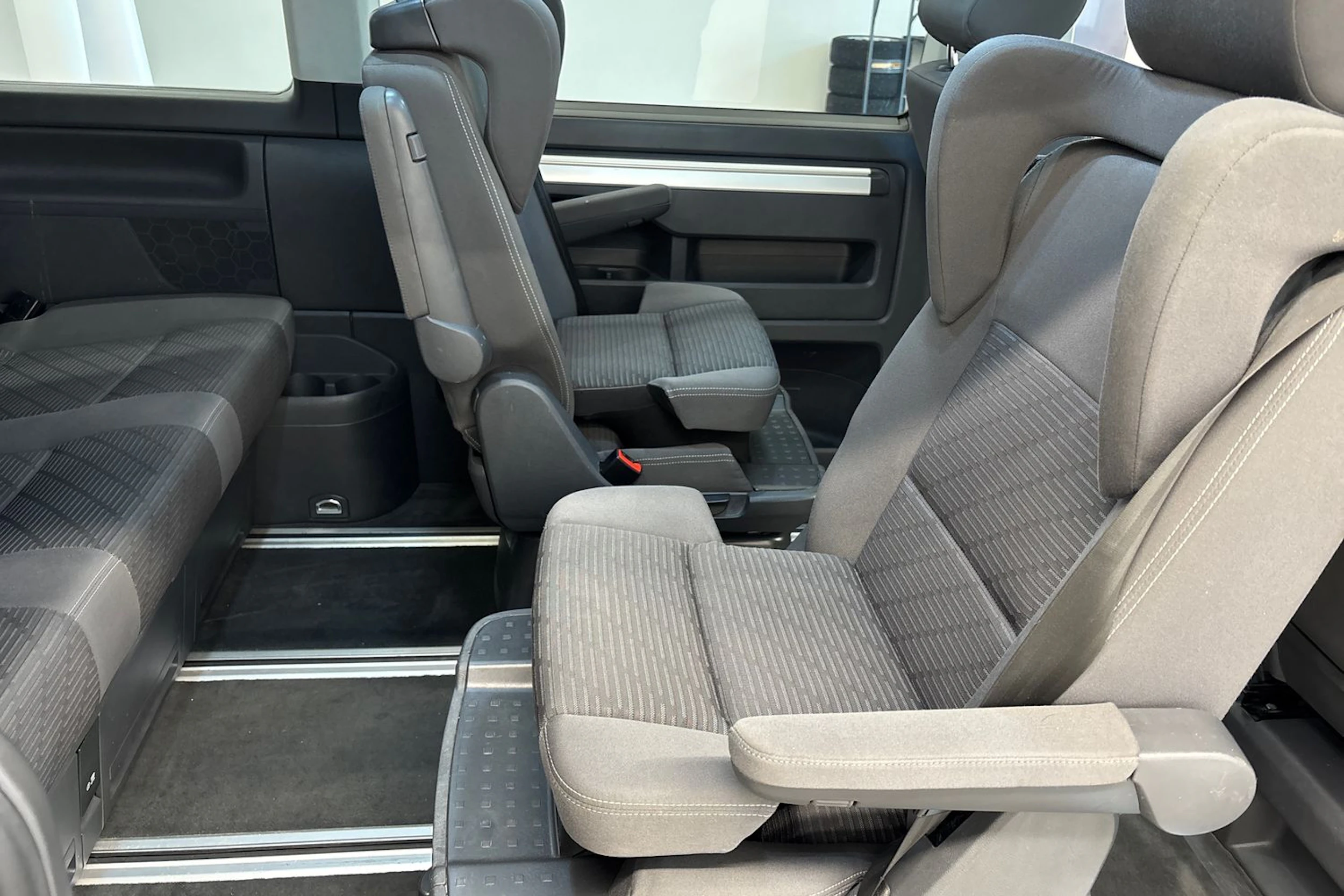 sininen Volkswagen Multivan 2013 kuva 10.