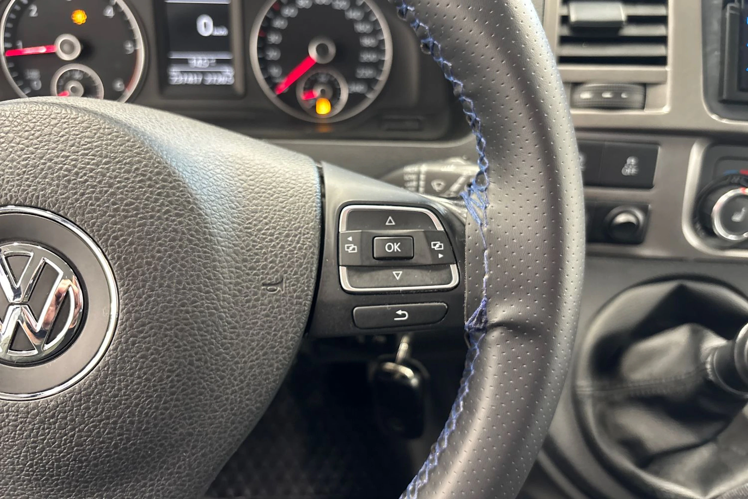 sininen Volkswagen Multivan 2013 kuva 13.