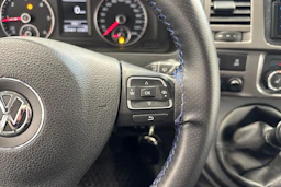 sininen Volkswagen Multivan 2013 kuva 13.