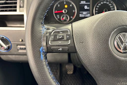sininen Volkswagen Multivan 2013 kuva 14.