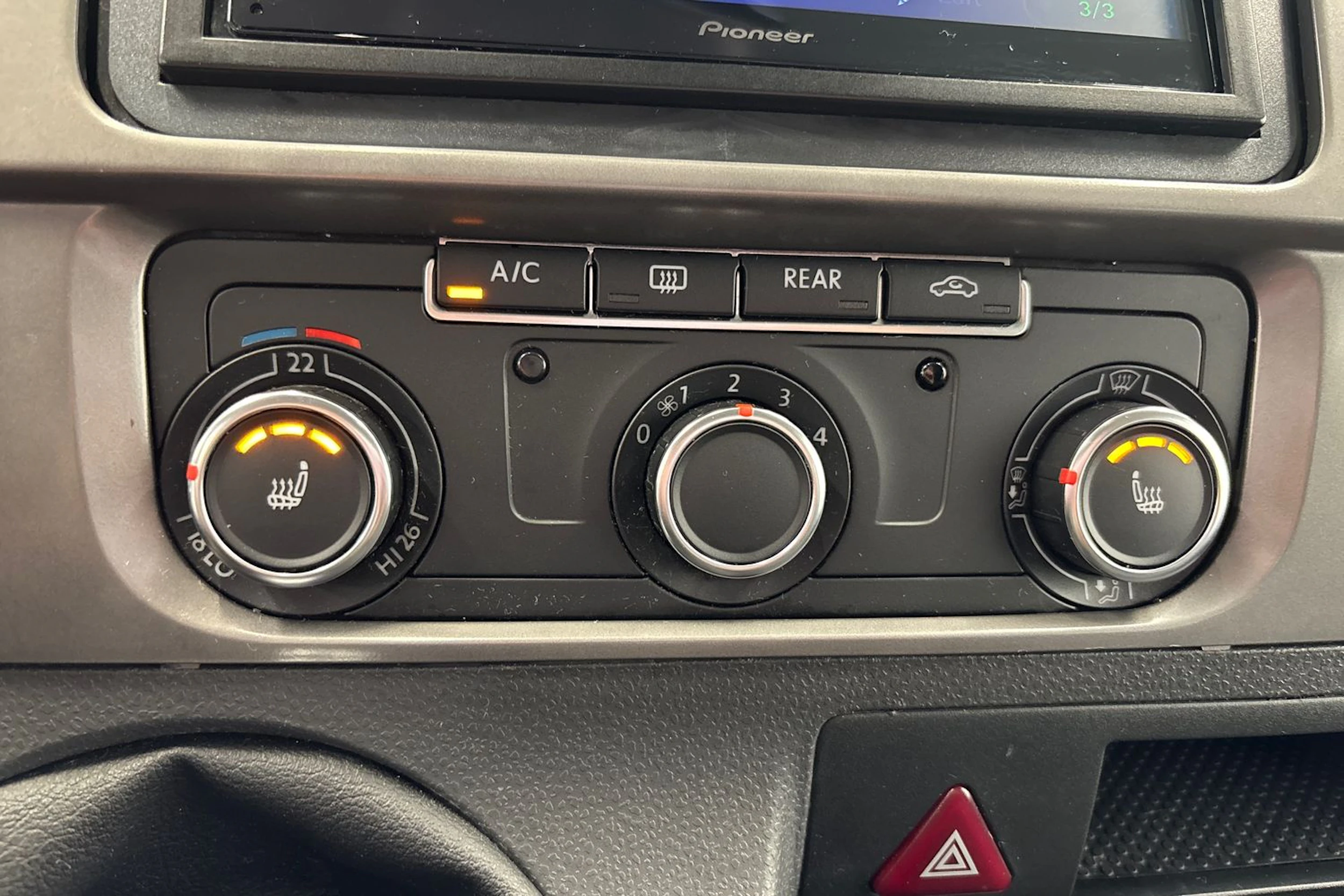 sininen Volkswagen Multivan 2013 kuva 17.