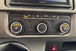 sininen Volkswagen Multivan 2013 kuva 17.