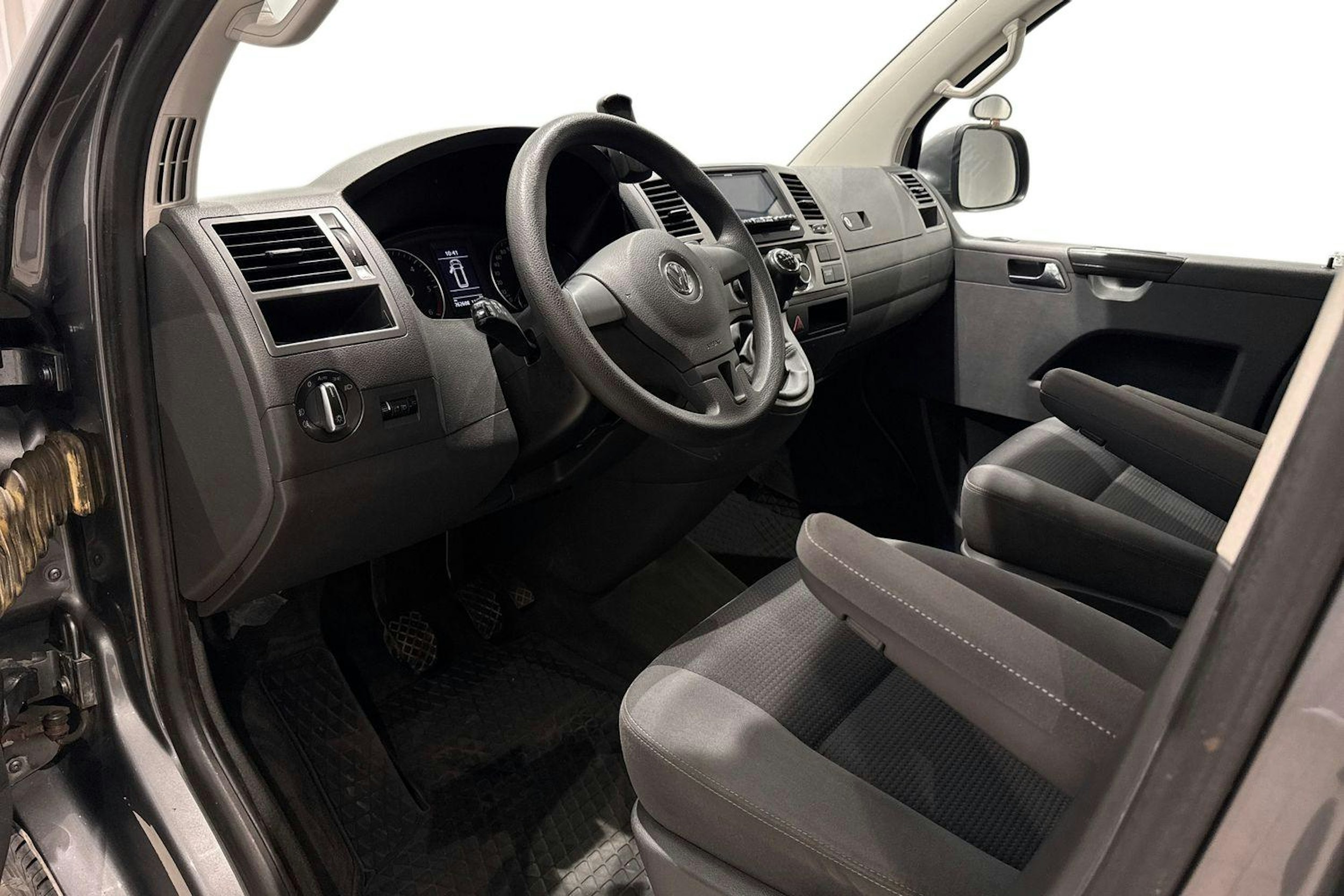 harmaa Volkswagen Multivan 2014 kuva 6.