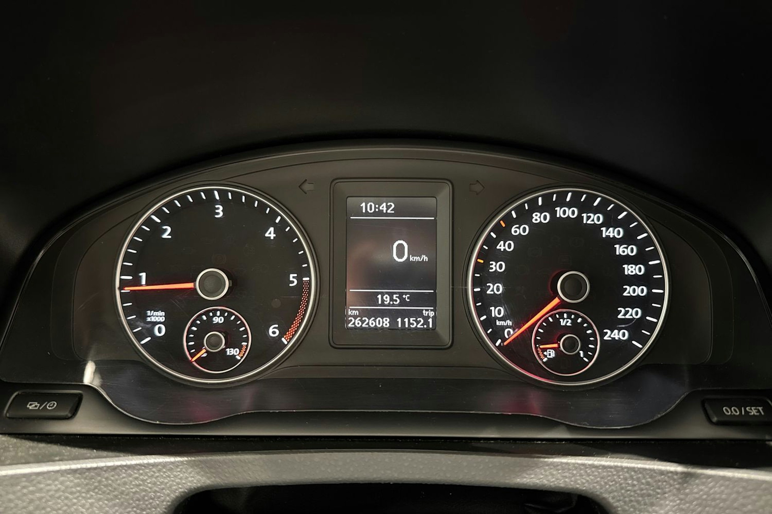harmaa Volkswagen Multivan 2014 kuva 14.