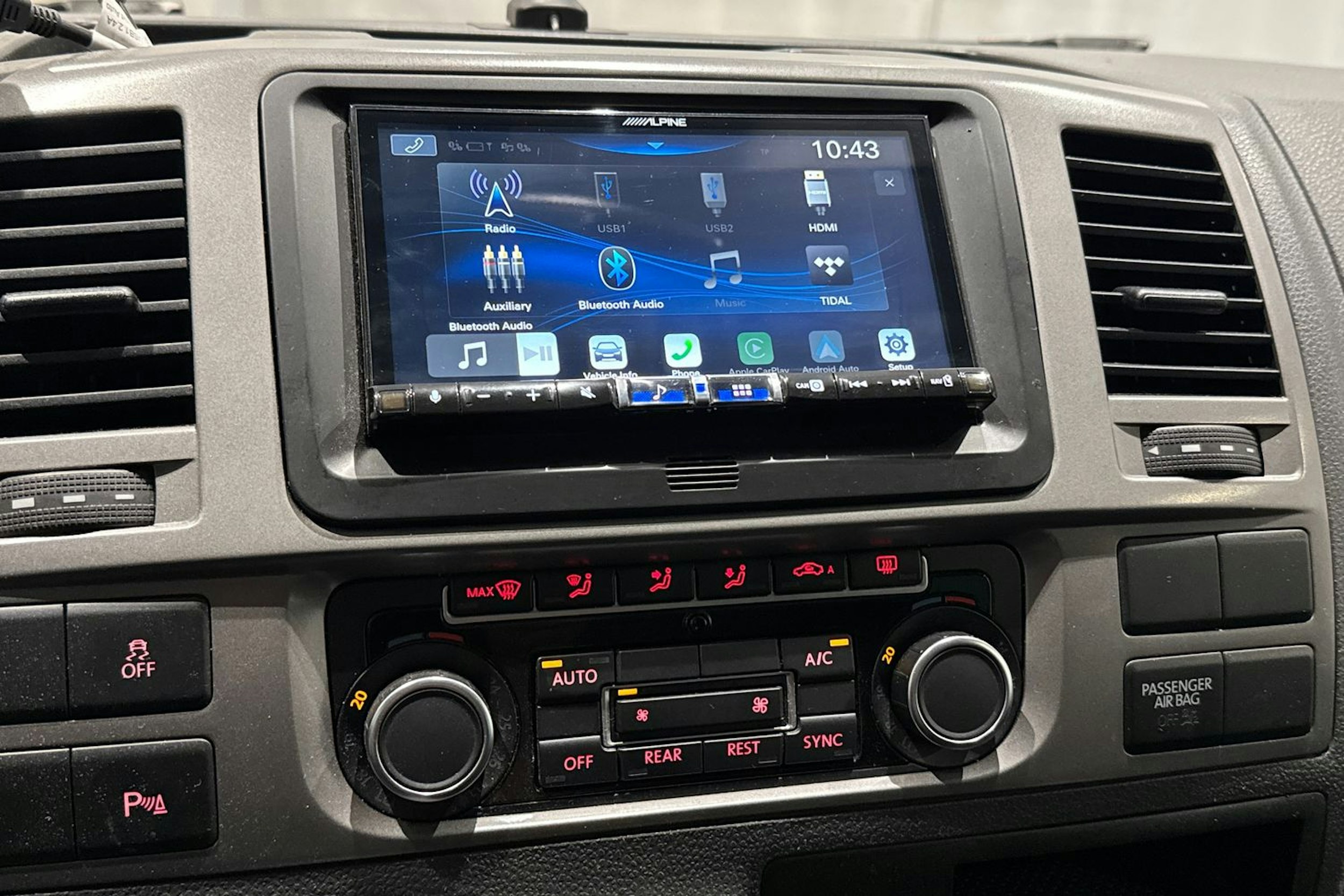 harmaa Volkswagen Multivan 2014 kuva 15.