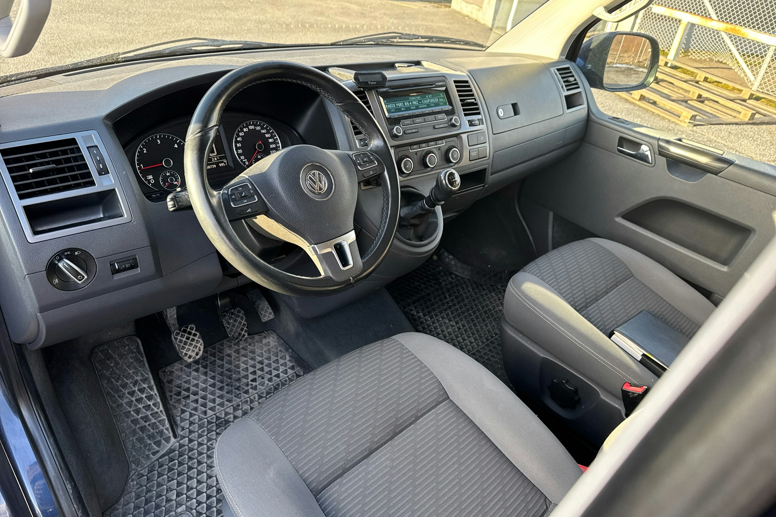 sininen Volkswagen Multivan 2014 kuva 3.