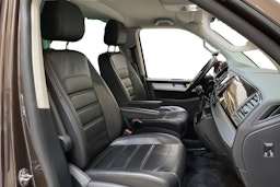 ruskea (beige) Volkswagen Multivan 2016 kuva 10.