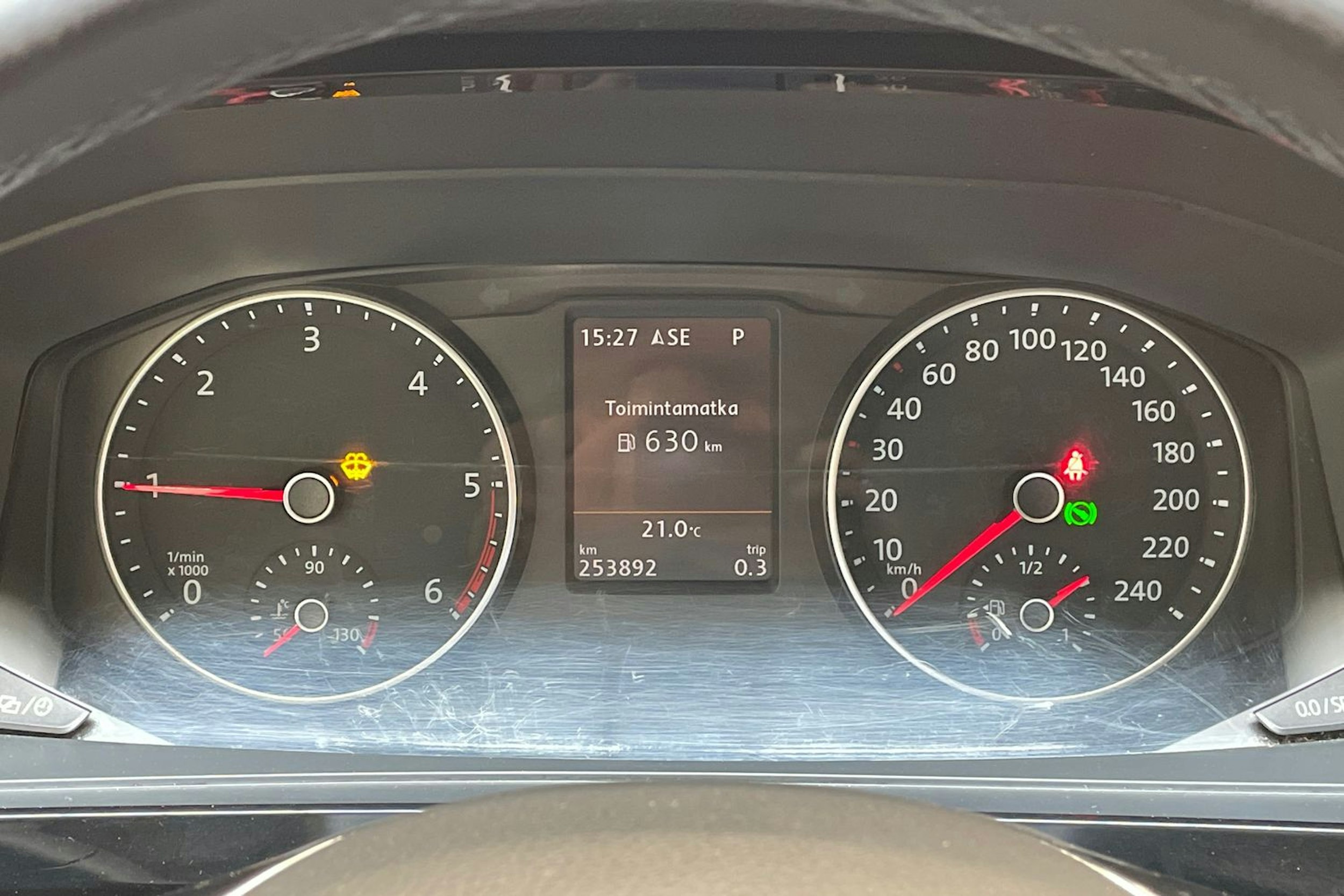 ruskea (beige) Volkswagen Multivan 2016 kuva 16.