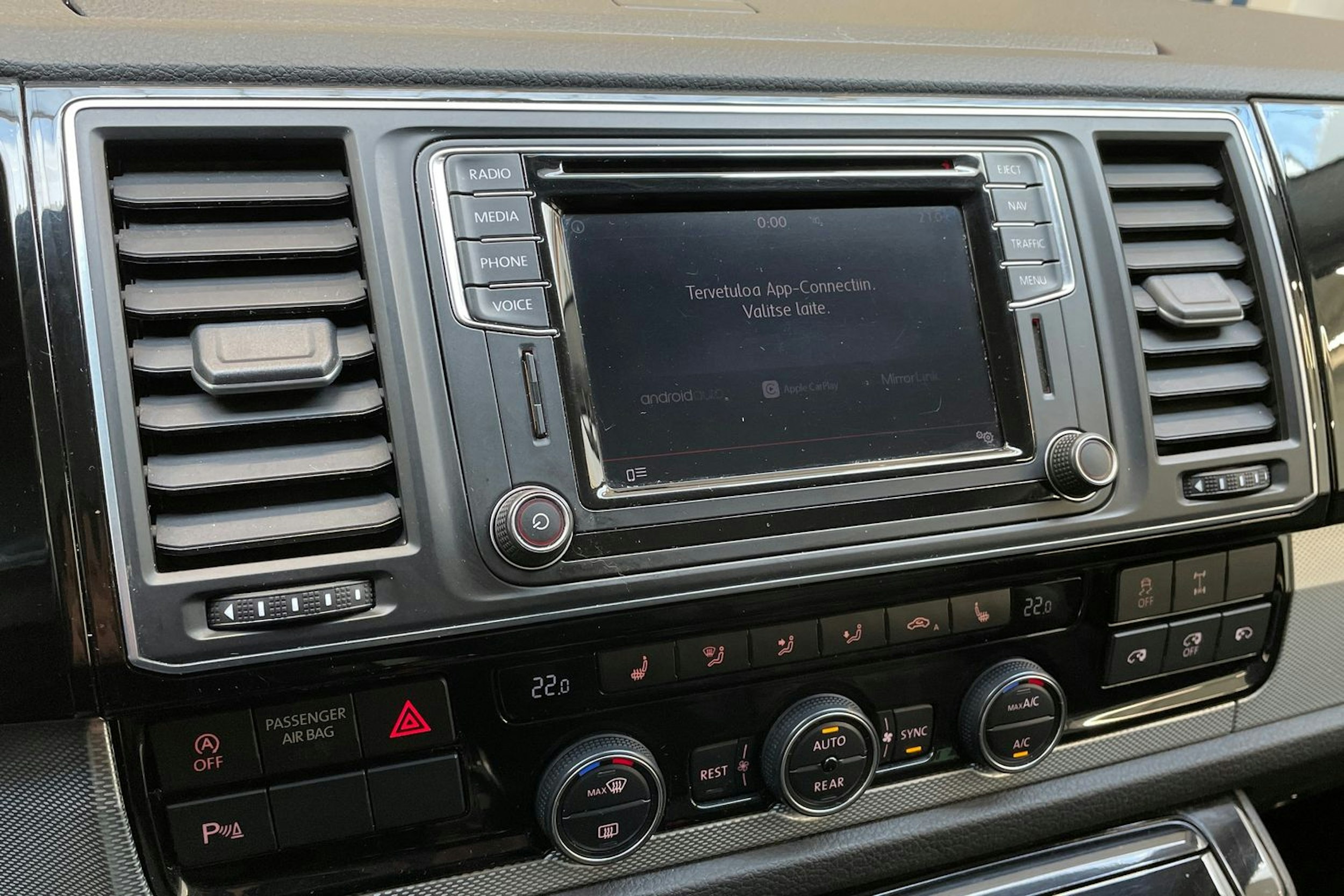 ruskea (beige) Volkswagen Multivan 2016 kuva 20.