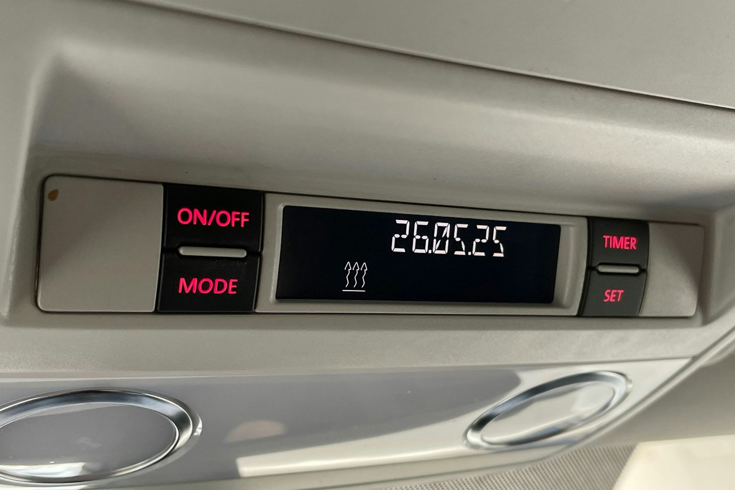 ruskea (beige) Volkswagen Multivan 2016 kuva 24.