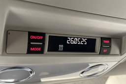 ruskea (beige) Volkswagen Multivan 2016 kuva 24.
