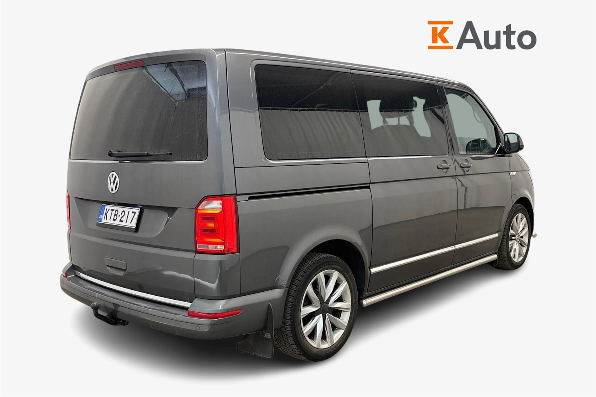 harmaa Volkswagen Multivan 2016 kuva 2.