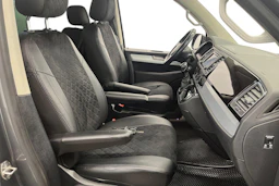 harmaa Volkswagen Multivan 2016 kuva 11.
