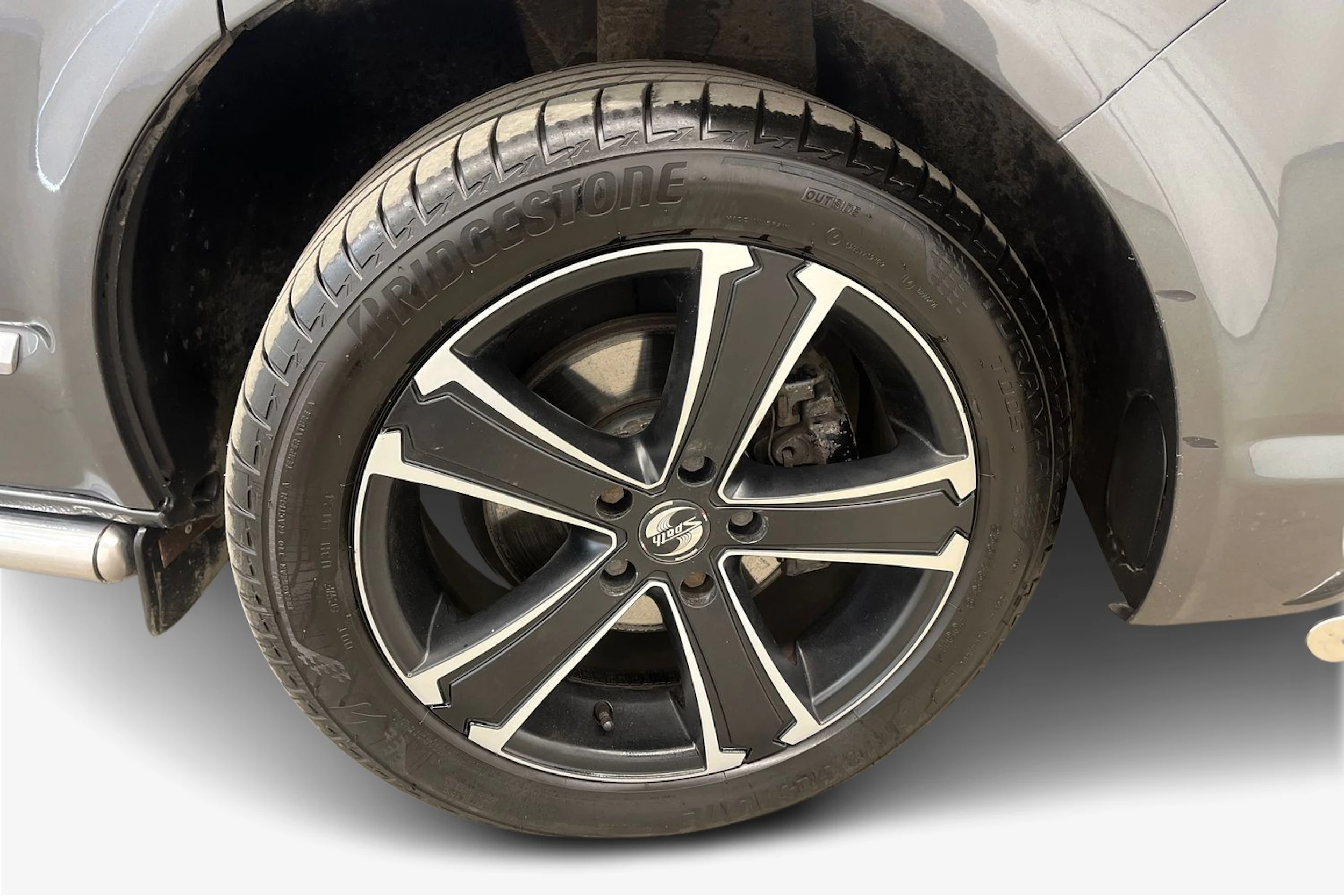 harmaa Volkswagen Multivan 2016 kuva 12.