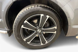 harmaa Volkswagen Multivan 2016 kuva 12.