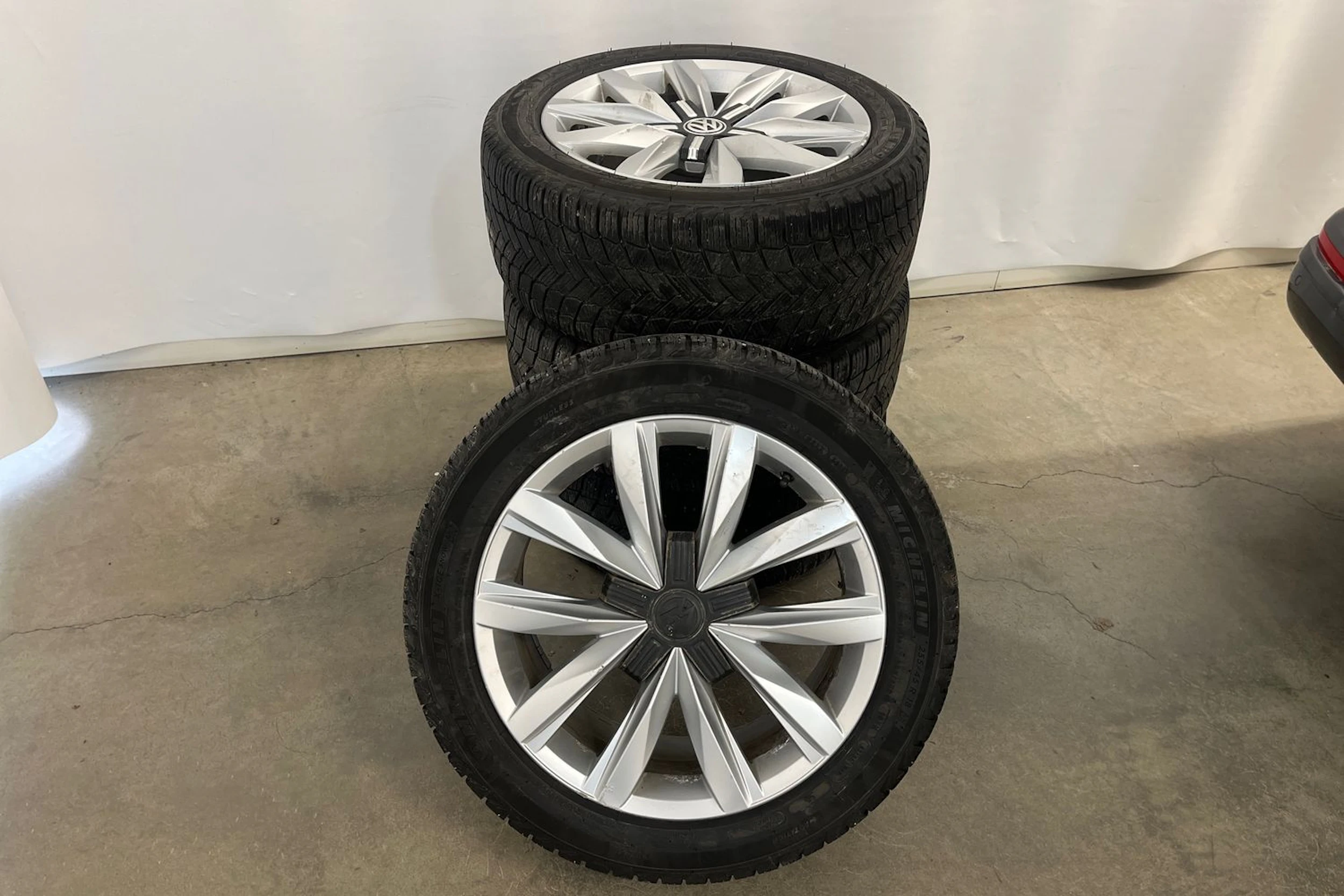 harmaa Volkswagen Multivan 2016 kuva 17.