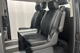 harmaa Volkswagen Multivan 2016 kuva 20.
