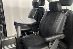 harmaa Volkswagen Multivan 2016 kuva 21.