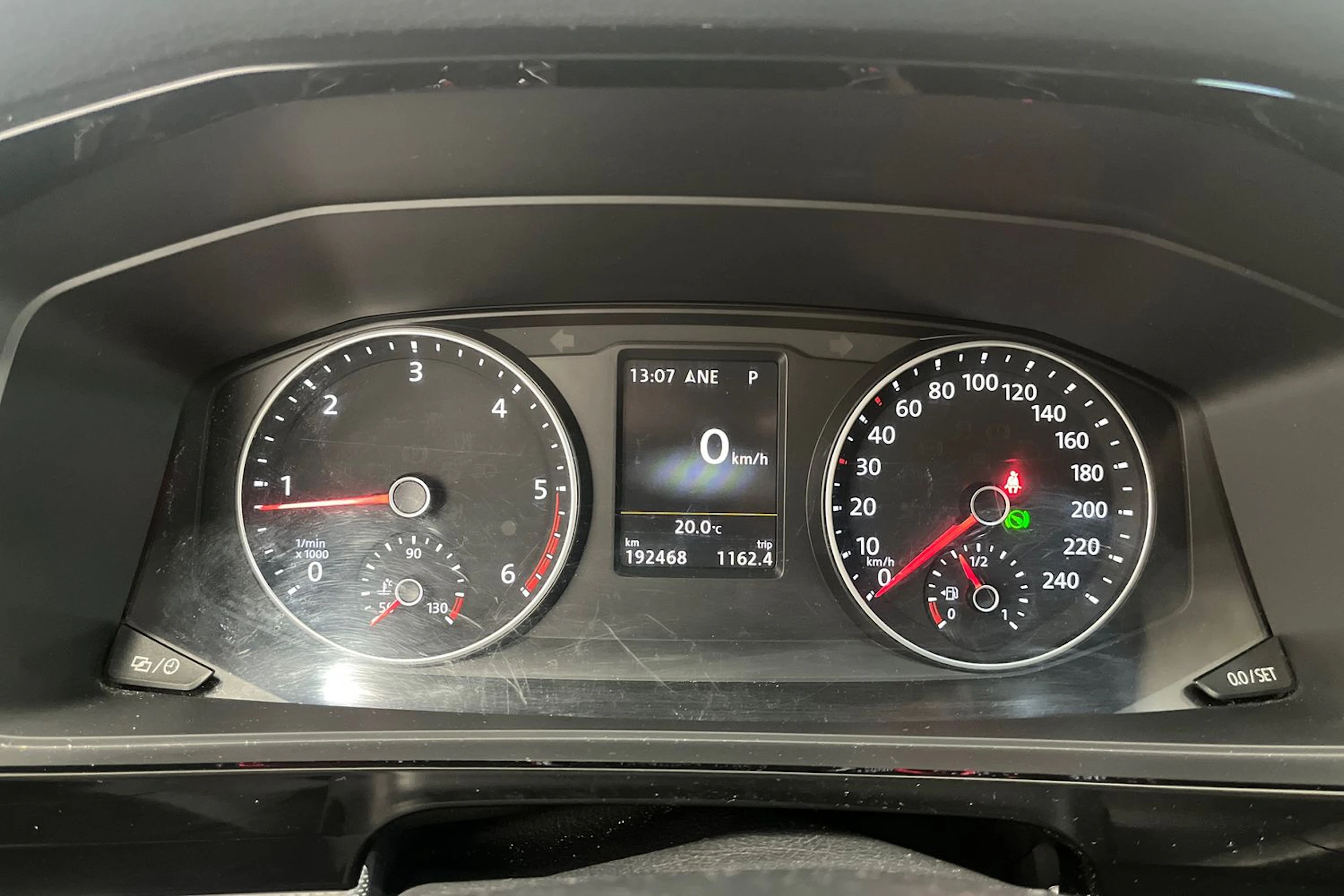 harmaa Volkswagen Multivan 2016 kuva 28.