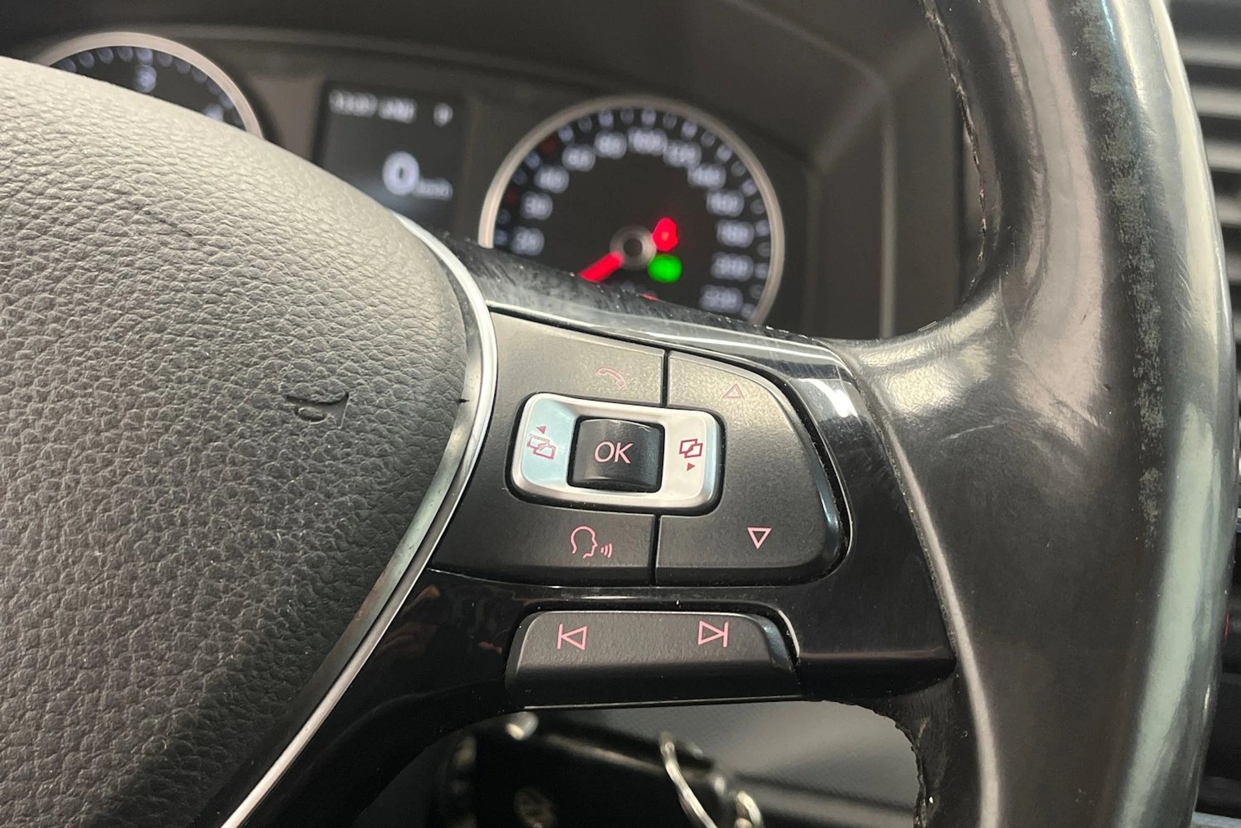 harmaa Volkswagen Multivan 2016 kuva 30.