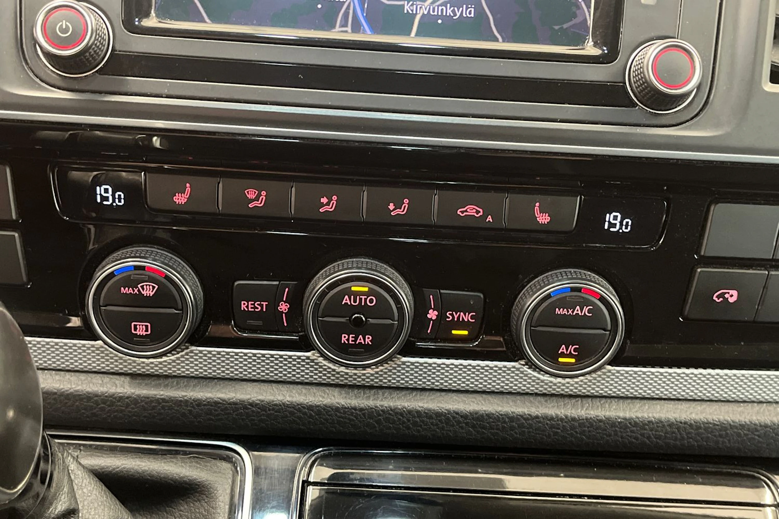harmaa Volkswagen Multivan 2016 kuva 31.