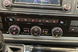 harmaa Volkswagen Multivan 2016 kuva 31.
