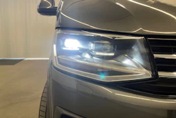 harmaa Volkswagen Multivan 2016 kuva 41.