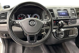 punainen Volkswagen Multivan 2016 kuva 9.