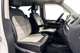punainen Volkswagen Multivan 2016 kuva 10.