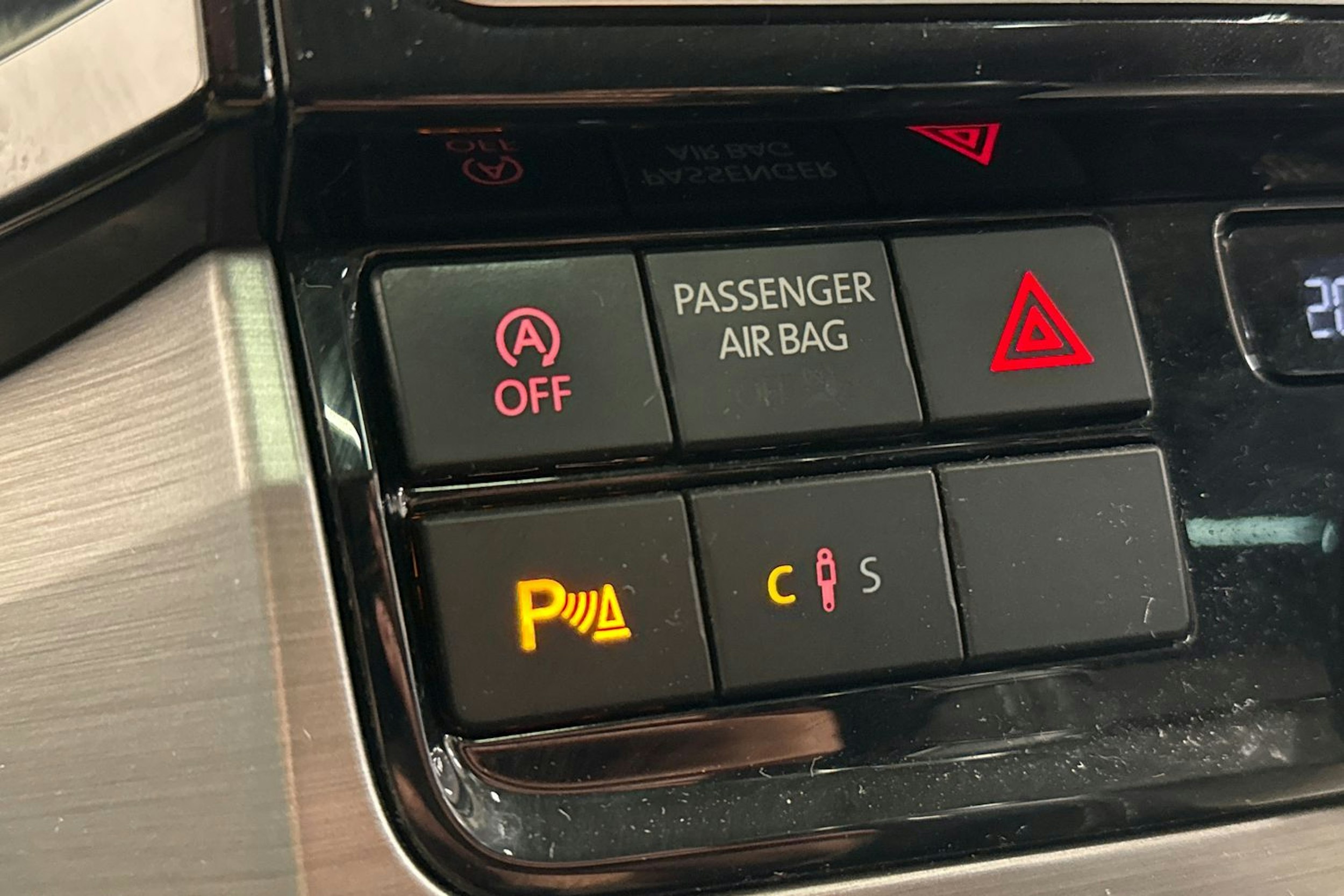 punainen Volkswagen Multivan 2016 kuva 18.
